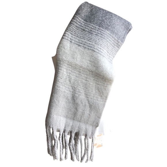 Ombre Gray Heather And White Striped Scarf - Picture 8 of 12